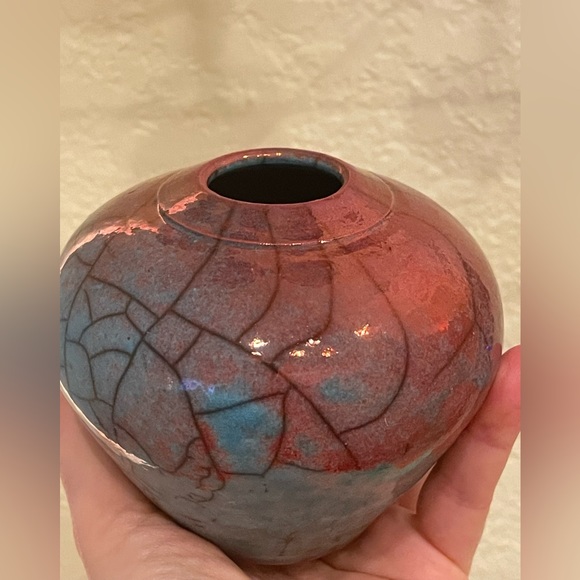 Beautiful 1980s red and Blue Spider Web Vase signed at - Picture 9 of 10